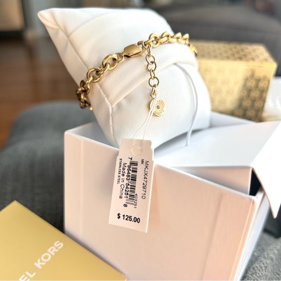 NWT authentic MK gold plated charm logo bracelet - Picture 4 of 5